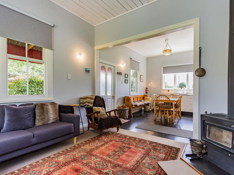 The Red Rooster Cottage - Raurimu Holiday Home - Accommodation New Zealand 1