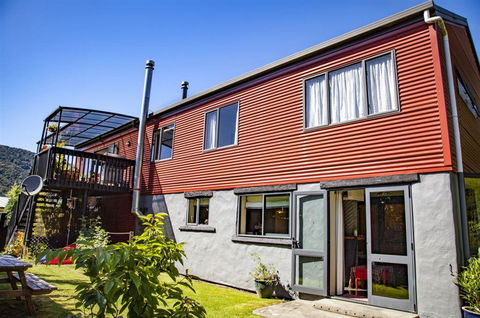 The Red Shed, Anakiwa - Accommodation New Zealand 1