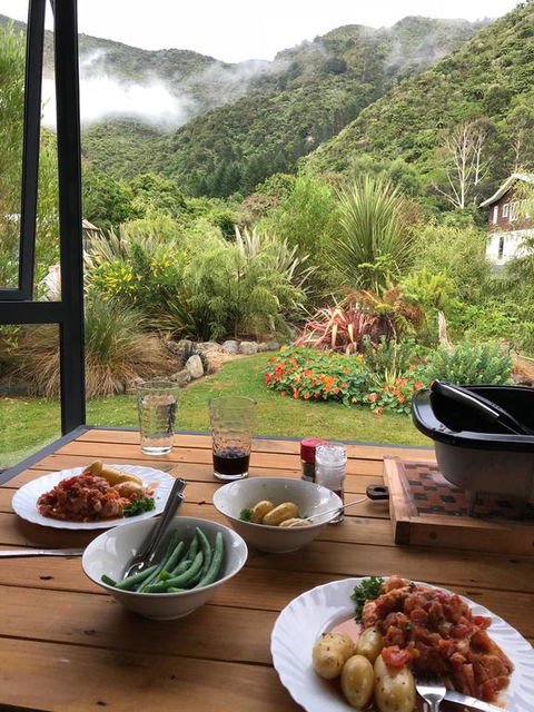 The Red Shed, Anakiwa - Accommodation New Zealand 3