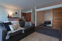 Warm  inviting 1 bedroom Apartment in the Viaduct Harbour