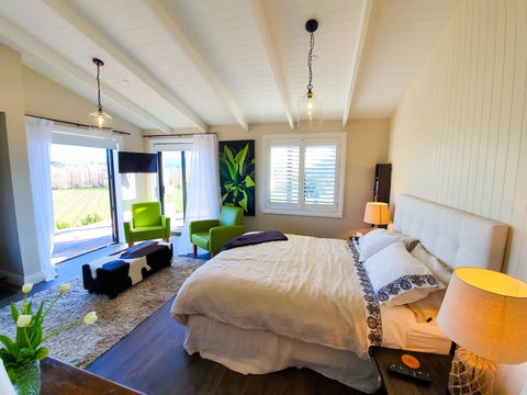 Wine Country Luxury Cottage - Accommodation New Zealand 0