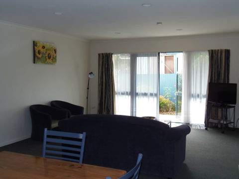 Bassingers Motor Lodge - Accommodation New Zealand 13