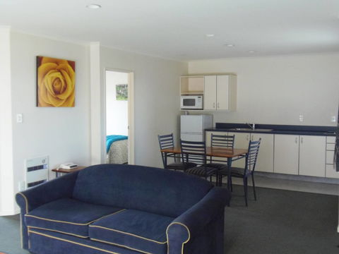 Bassingers Motor Lodge - Accommodation New Zealand 6