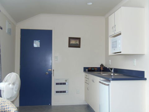 Bassingers Motor Lodge - Accommodation New Zealand 12