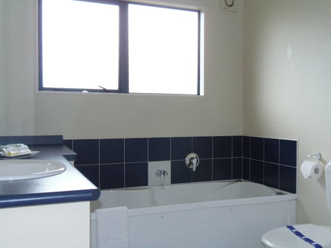 Bassingers Motor Lodge - Accommodation New Zealand 7