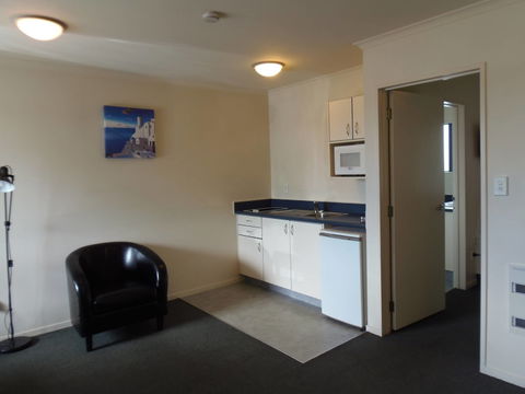 Bassingers Motor Lodge - Accommodation New Zealand 5