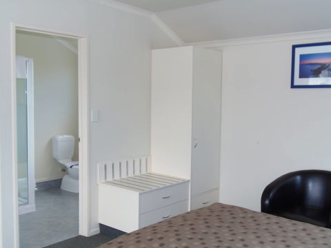 Bassingers Motor Lodge - Accommodation New Zealand 11