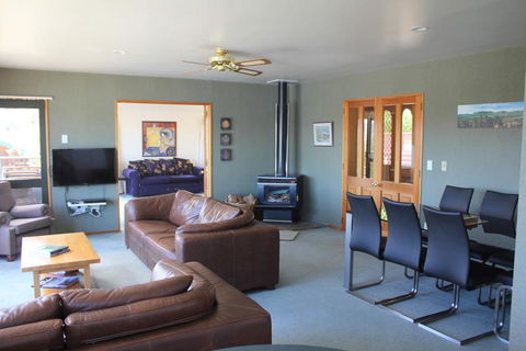 12 Oregon Heights - Tourism Bookings NZ 2
