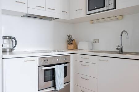 2 Brm Apt With Stunning Harbour Views, Level 24 - Accommodation New Zealand 3