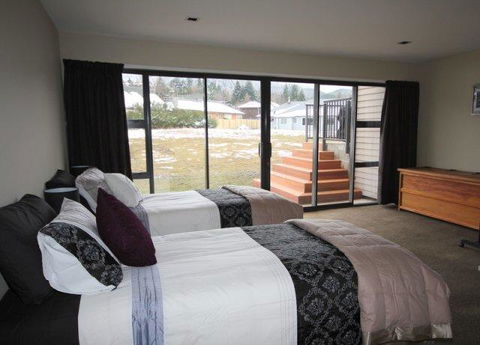 20 Rutherford Crescent - Accommodation New Zealand 1