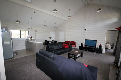 3 Grantham Drive - Accommodation New Zealand 2