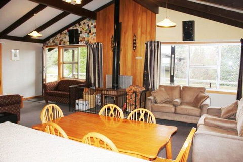 44 Chalet Crescent - Accommodation New Zealand 1
