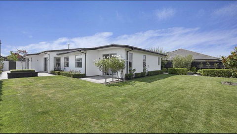 77 Holiday Home - Accommodation New Zealand 0
