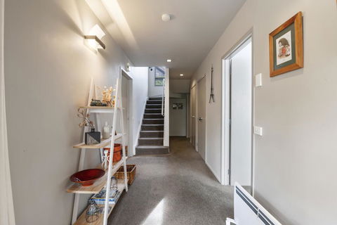 A Hop, Skip & Jump To The Lake - Accommodation New Zealand 1