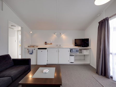 Anderson Park Motel - Accommodation New Zealand 0