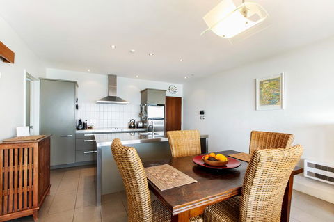 Apartment On The Beach Located At The Sands - Accommodation New Zealand 2