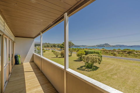 Beach Side At Cooks - Cooks Beach Holiday Home - Accommodation New Zealand 1