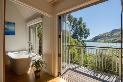 Cable Bay Nest - Accommodation New Zealand 1