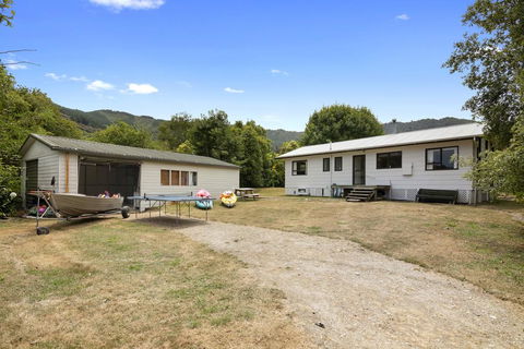 Calbury Crib - Marlborough Sounds - Accommodation New Zealand 3