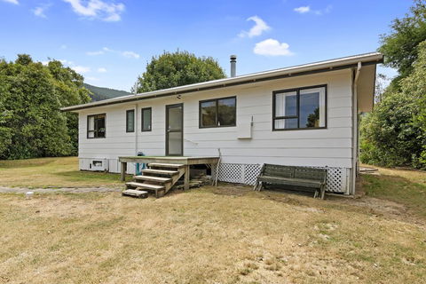 Calbury Crib - Marlborough Sounds - Accommodation New Zealand 0