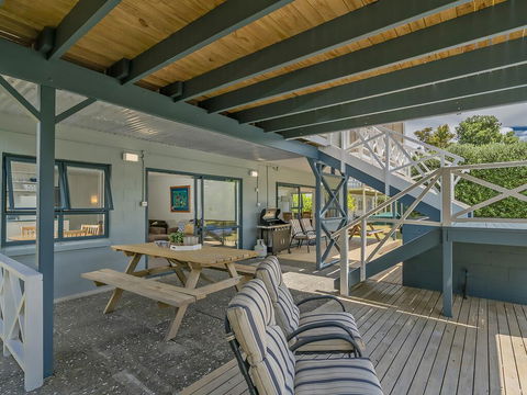 Captains Bach @ Cooks - Downstairs Holiday Unit - Accommodation New Zealand 2