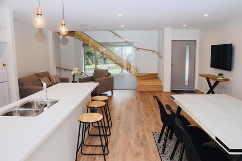 Central Lake Hamilton - Accommodation New Zealand 1