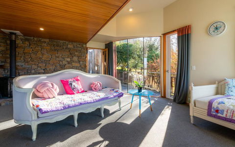 Central Location Spacious House - Accommodation New Zealand 3