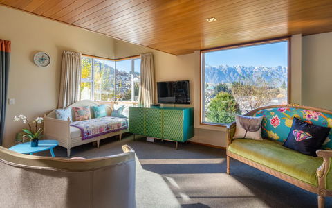 Central Location Spacious House - Accommodation New Zealand 2