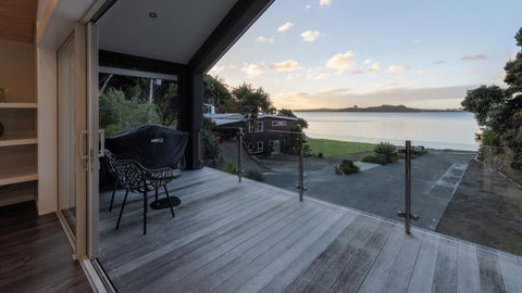 Dudley Point Boathouse - Accommodation New Zealand 0