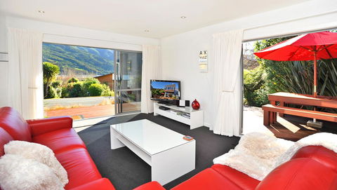 Holiday Home Queen Charlotte - Accommodation New Zealand 1