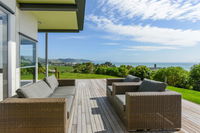 Lightning Ridge Retreat - Waimarama Holiday Home