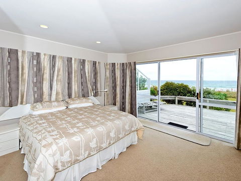 Matarangi Beachfront House - Matarangi Holiday Home - Accommodation New Zealand 1