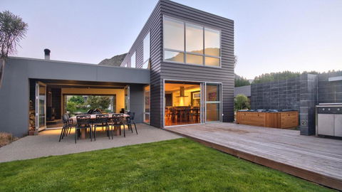 Modern Family - Accommodation New Zealand 0
