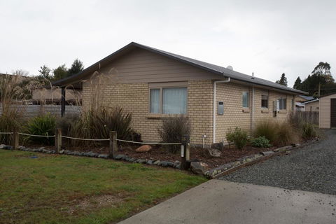 Motu Cottage - Accommodation New Zealand 0