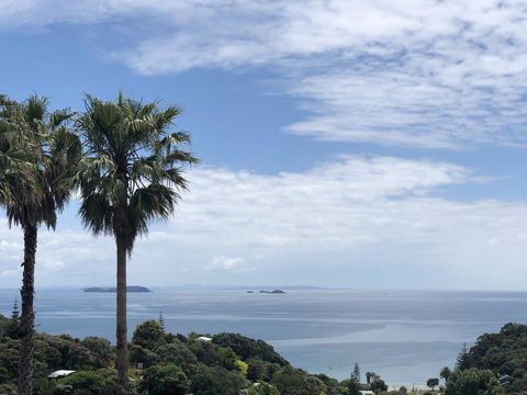 PALM BEACH COTTAGE WITH FANTASTIC VIEWS AND PRIVATE SPA POOL, WIFI, SKY TV, DBLE SKY AND POSSIBLY A CAR! - Accommodation New Zealand 2