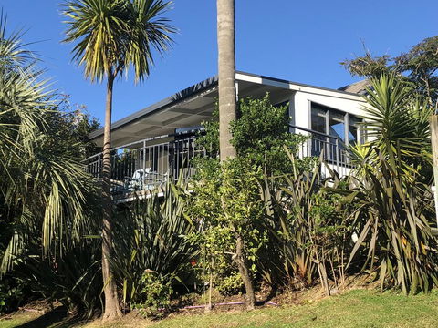 PALM BEACH PERFECTION, PRIVATE SPA POOL, WIFI, SKY TV (POSSIBLY A CAR) - Accommodation New Zealand 2