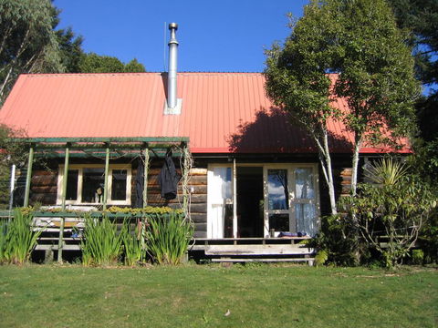 Raurimu Log Cabin - Accommodation New Zealand 0