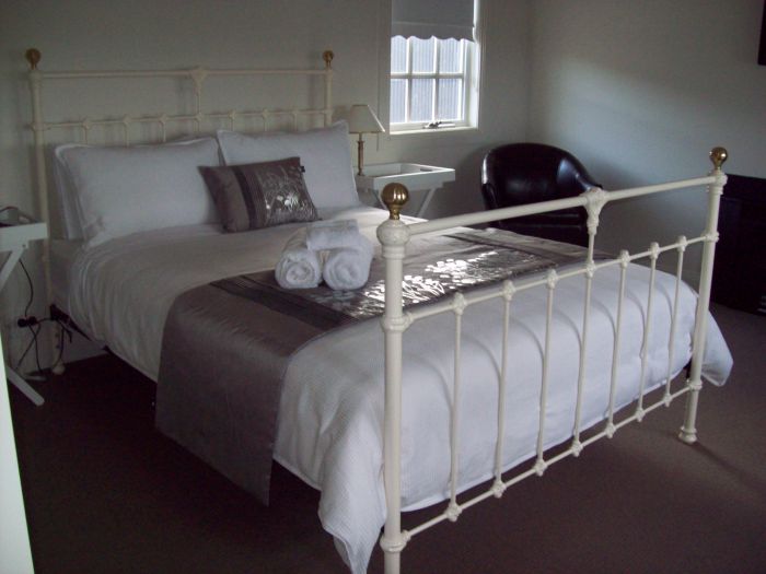 Calgary Accommodation & Killara Accommodation Logo and Images