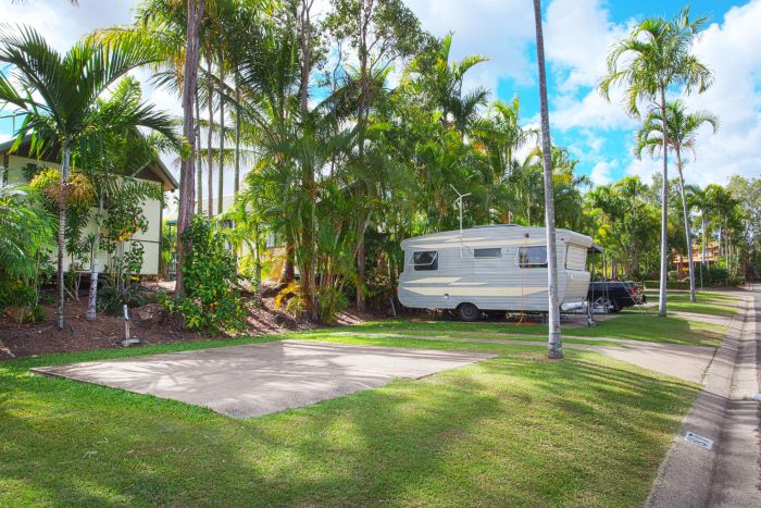 Discovery Parks - Rockhampton Logo and Images