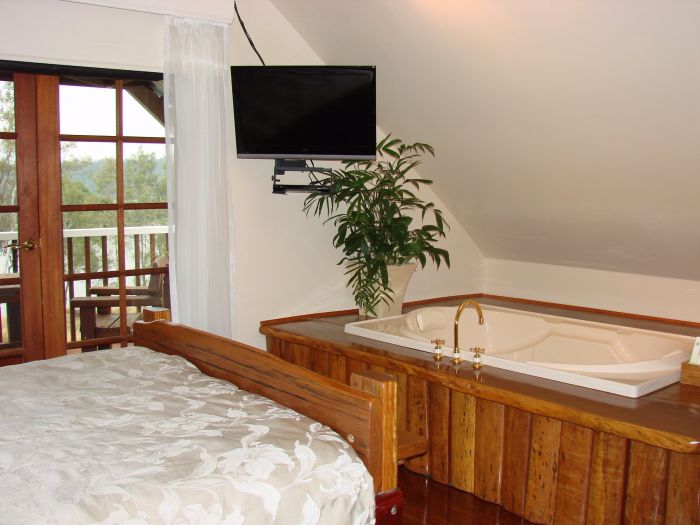 Clarence River Bed and Breakfast Logo and Images