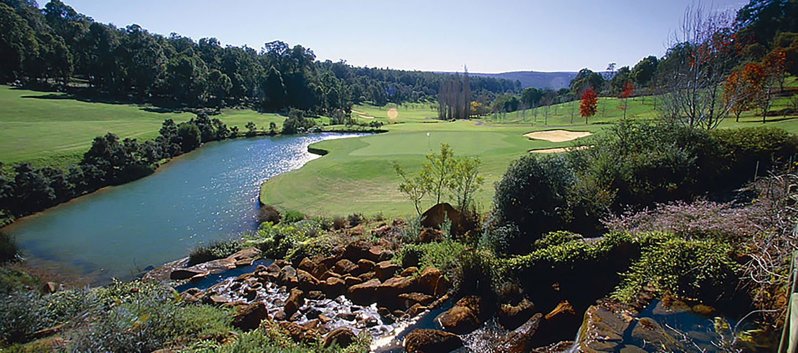 Araluen Golf Resort Logo and Images