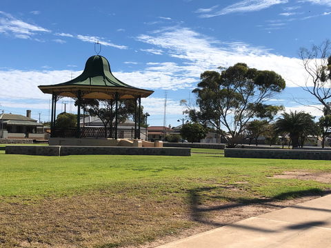 Davies Square, Wallaroo - Sunshine Coast Guide 1
