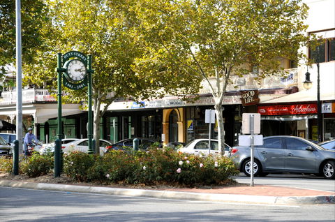 Hutt Street - Accommodation Broken Hill 0