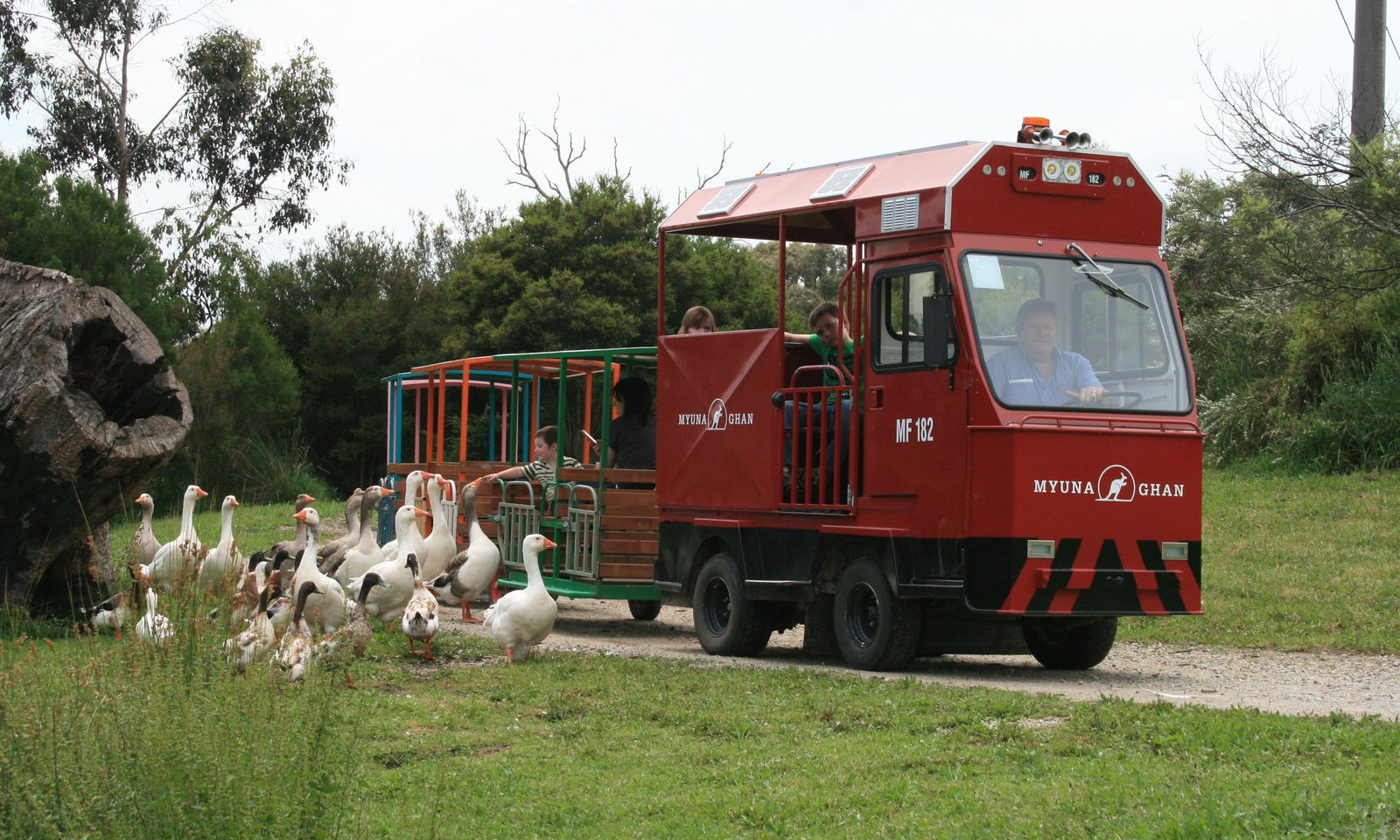 Myuna Farm Logo and Images