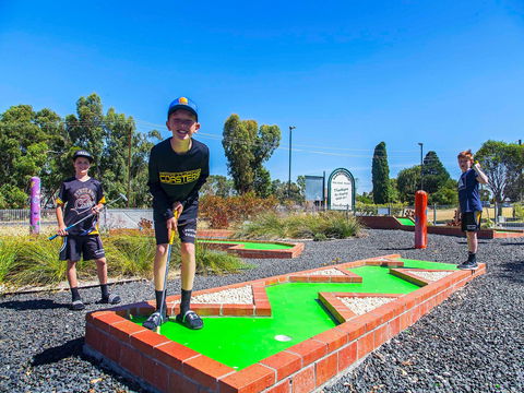 Naracoorte Mini Golf - Sunshine Coast Guide 2