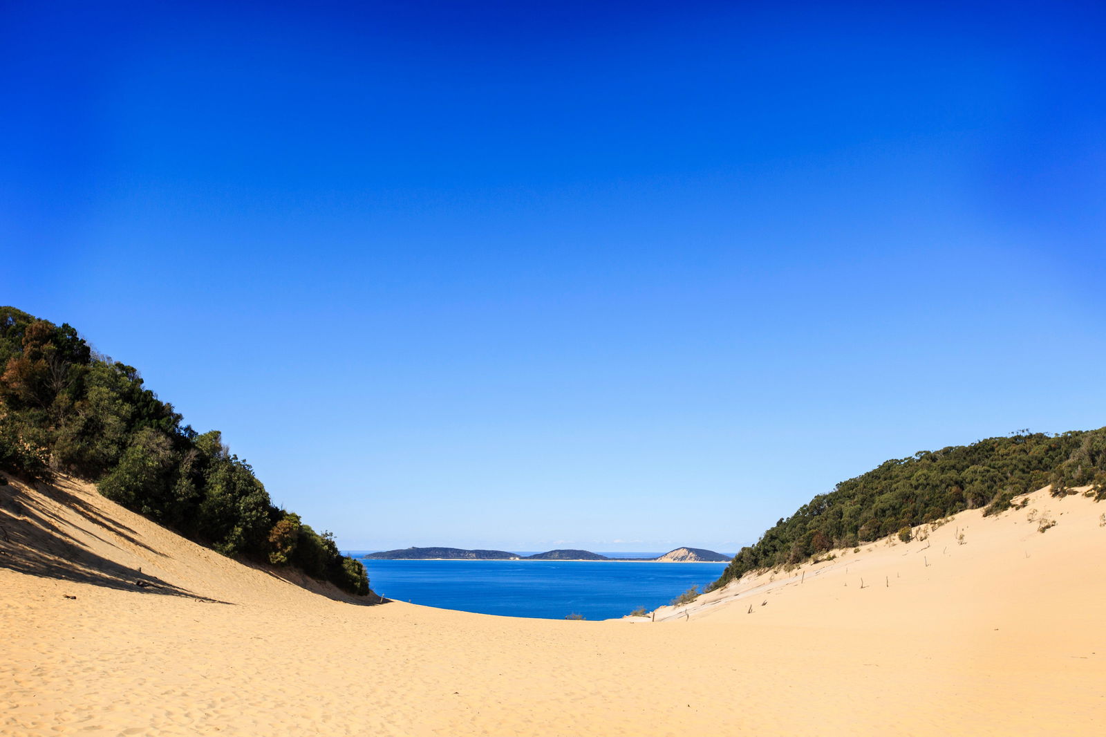 Rainbow Beach Logo and Images