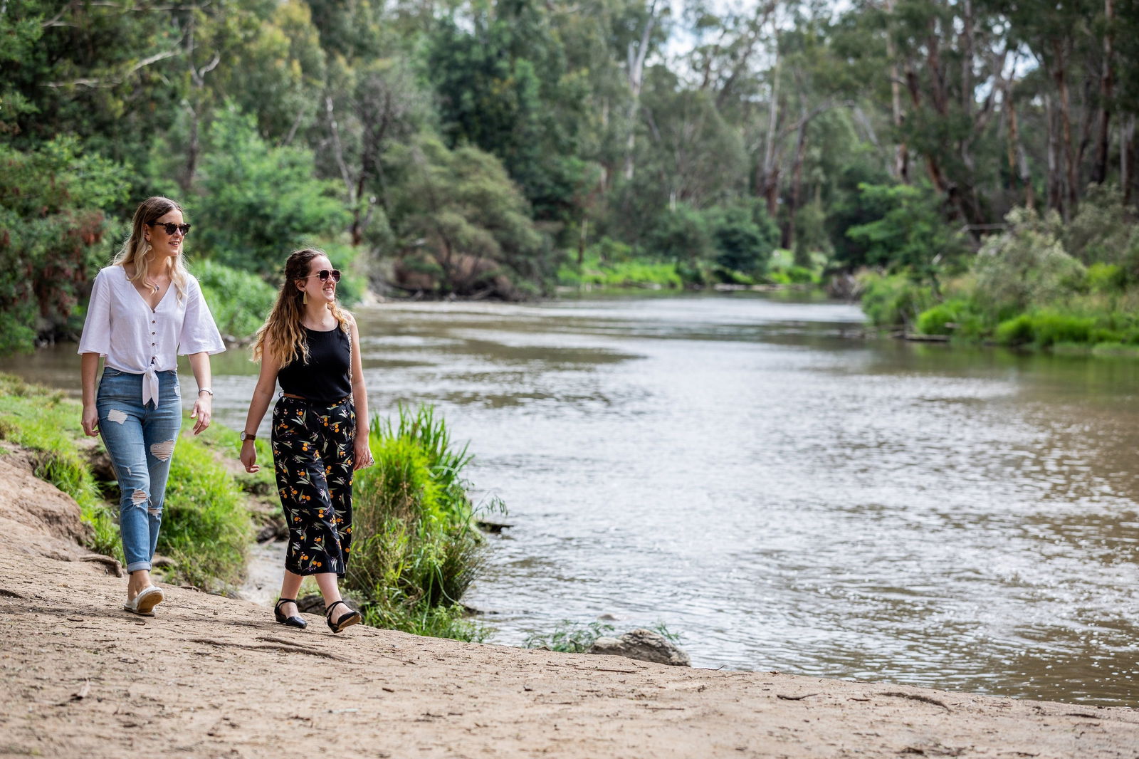 Warrandyte River Reserve Logo and Images