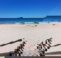 Mudjimba Beach - Whitsundays Tourism