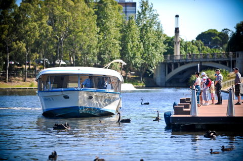 Torrens River Sightseeing Cruise On The Popeye - Casino Accommodation 1