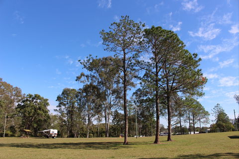 Tully Memorial Park - Lightning Ridge Tourism 2
